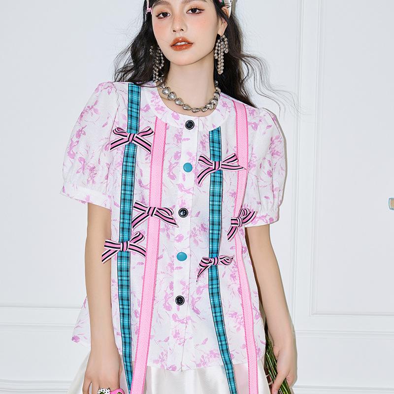 早春就要穿亮色系的,这个春天这样穿更好看时尚又减龄