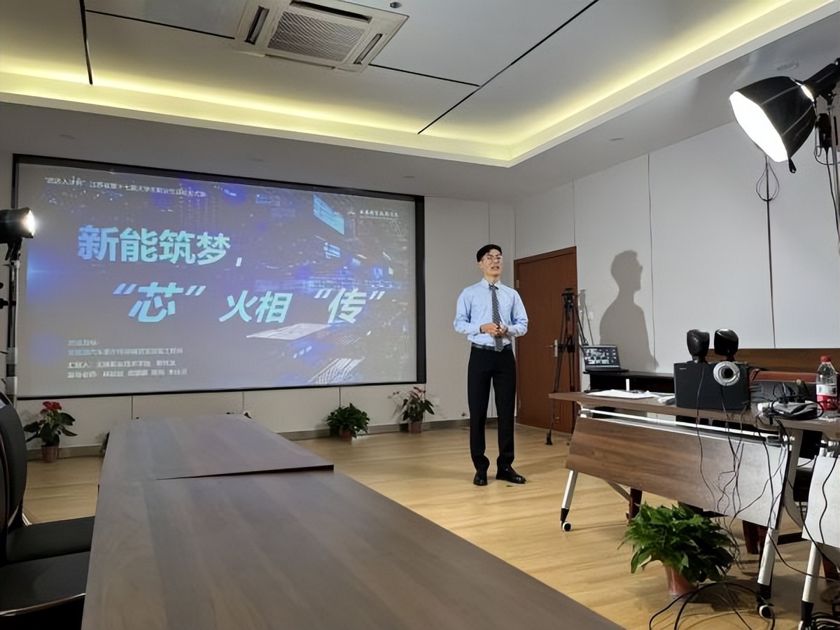 大学生助力贫困学子成长,青年学子的使命与担当