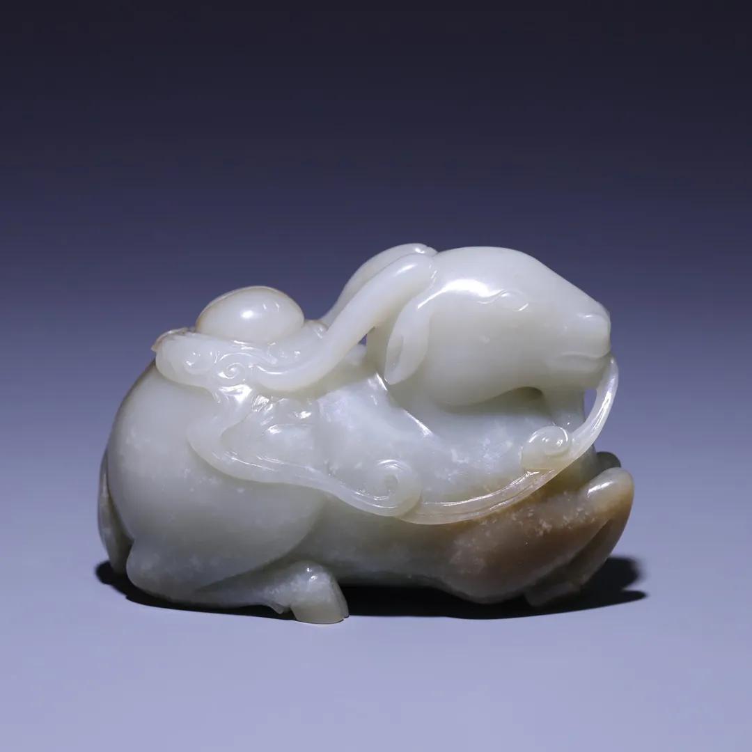 和田玉籽料卧兽,和田玉羊摆件