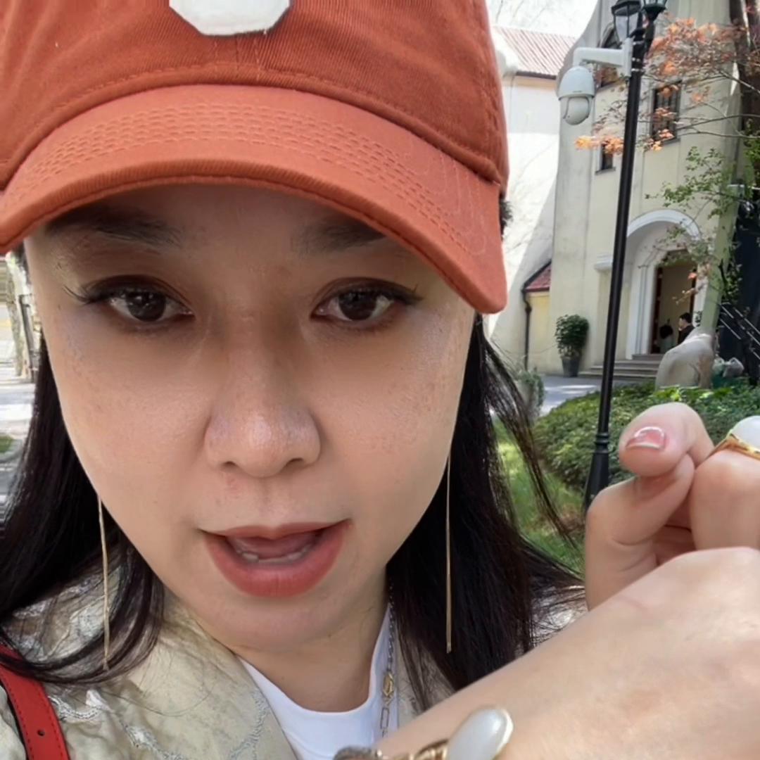 周末陪娃Vlog，周六准时陪着她来学习大提琴，等候时来...