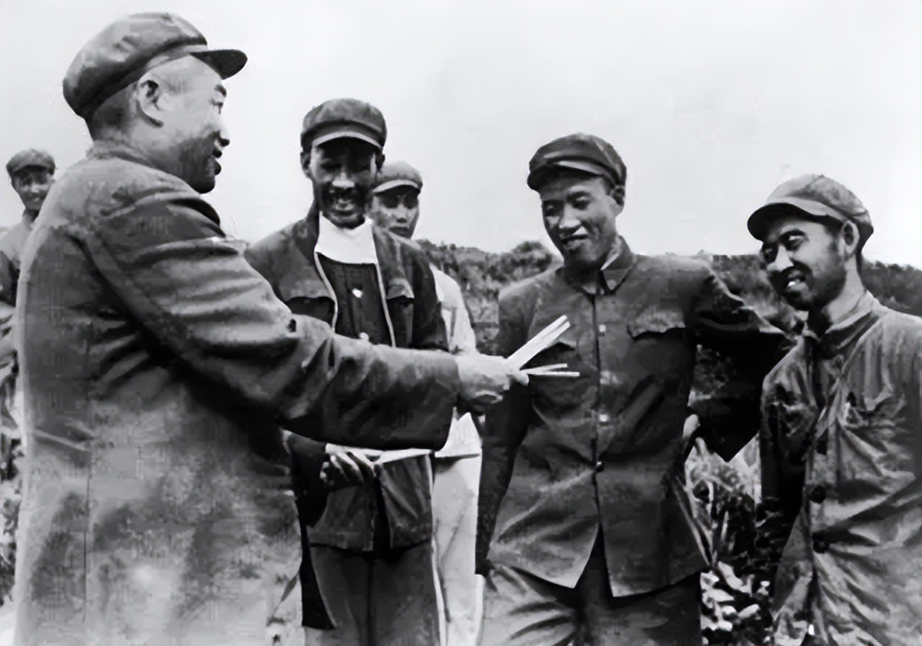 55年，毛主席夸50军在朝鲜打得不错，军长：主席，我想要提个请求