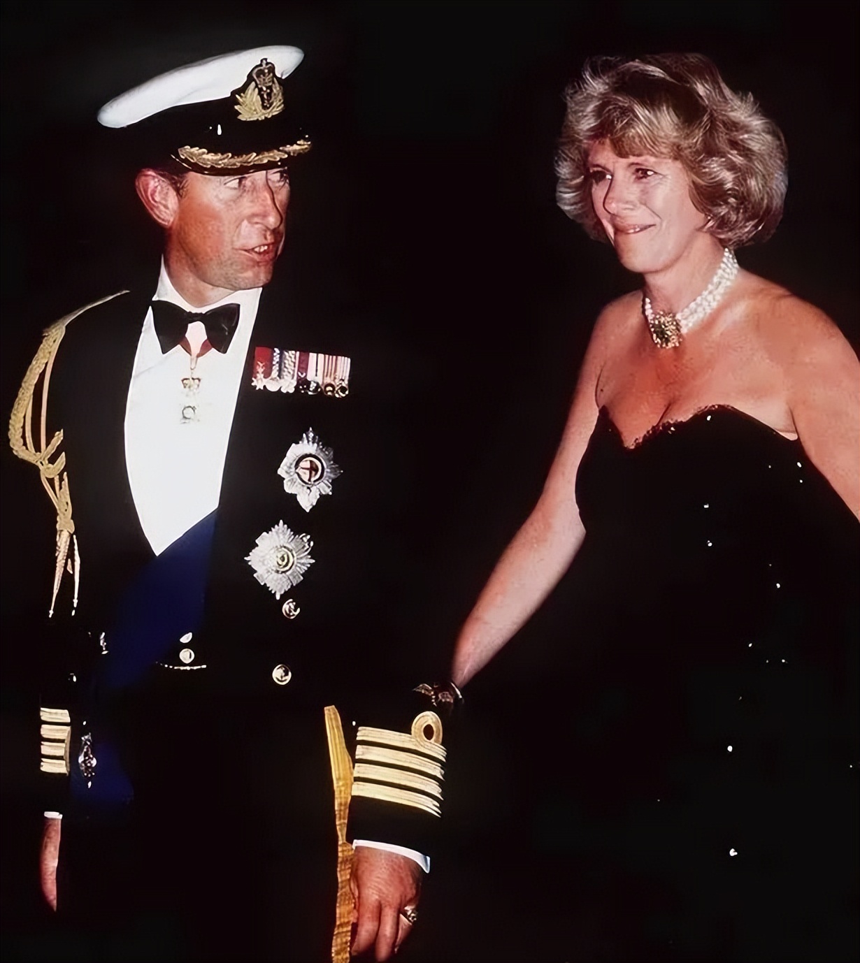 英国王后卡米拉年轻时身材好吗,卡米拉黛妃的珠宝