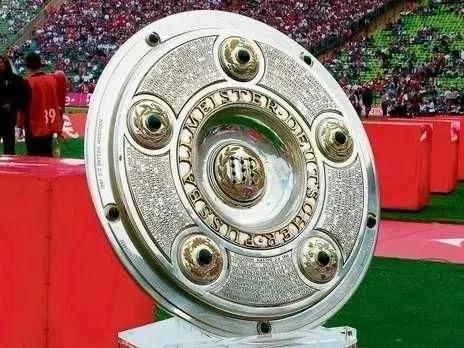 五大联赛冠军奖杯哪个好看一点,五大联赛的冠军奖杯哪个好看