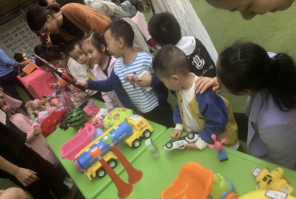 孩子不愿上幼儿园妙招视频,小朋友不愿上幼儿园的原因