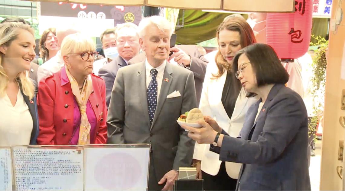 法国要保护台湾安全？中国无人机环台飞行，美国又在准备坑台湾！