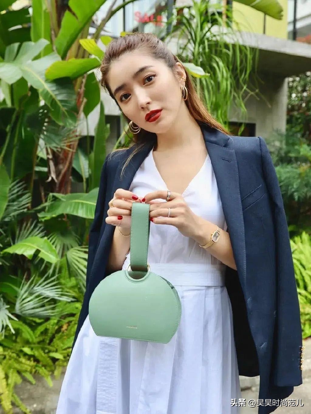 碎花裙怎么搭可以美一个秋天,碎花裙怎样搭配出时尚感好看