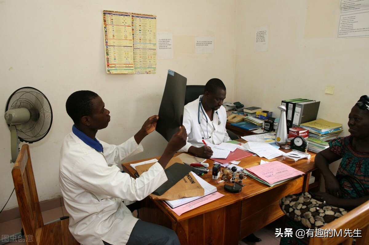 非洲一名神秘的总统，号称能治好艾滋病？到底是神医还是神棍？