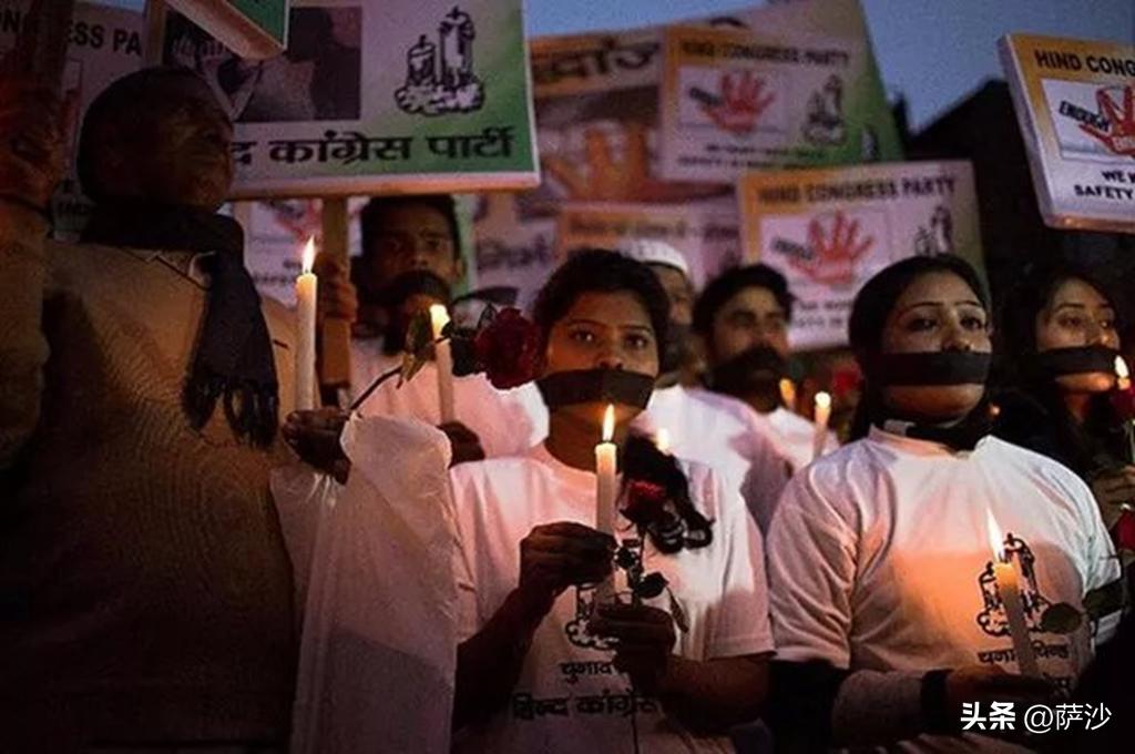 印度女医学生惨遭六人轮奸*杀虐**：2012年12月16日印度黑公交轮奸案