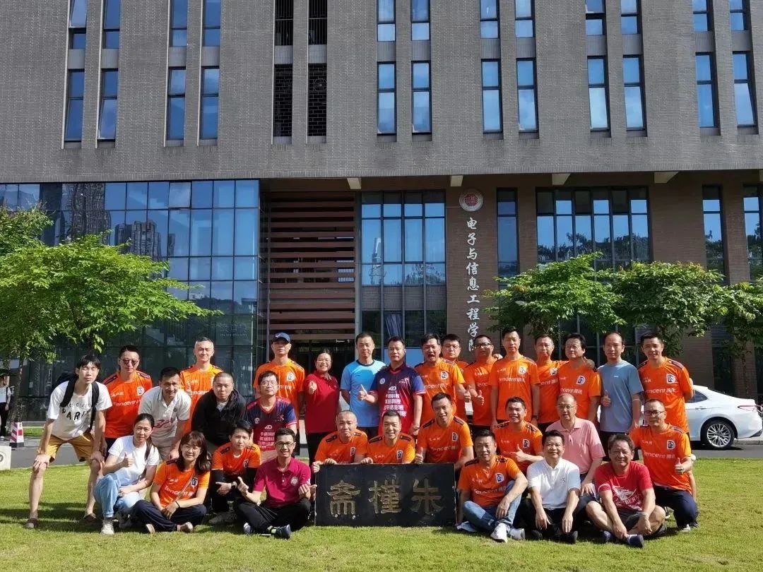 踢足球的学长,踢足球印象深刻的同学