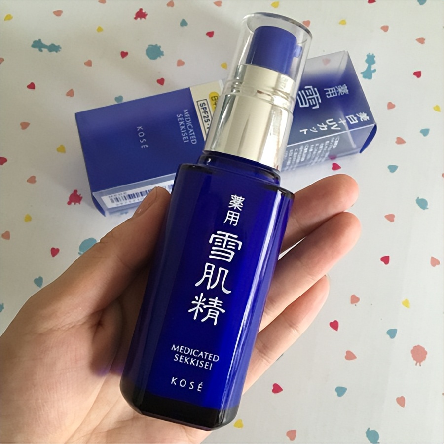 什么精华液能滋润补水美白效果好,补水保湿效果好的精华液