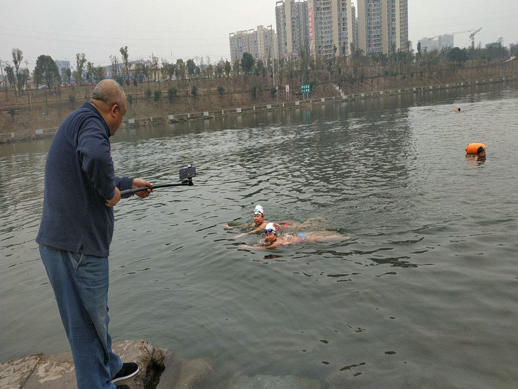 湘西欢乐冬泳人——向怀化水上部落“碉堡村”致敬