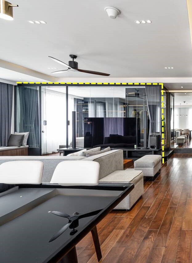 一半墙一半玻璃隔断卧室和客厅图,用电视墙来做客厅隔断实用又美观