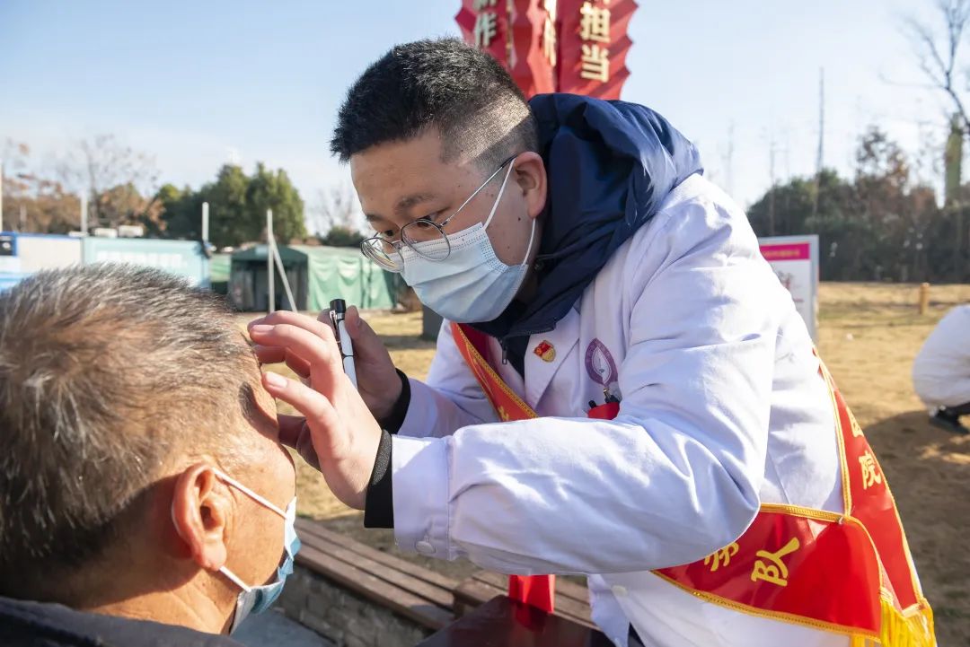 世界艾滋病日，阜阳市妇女儿童医院赴王店镇开展义诊宣传活动