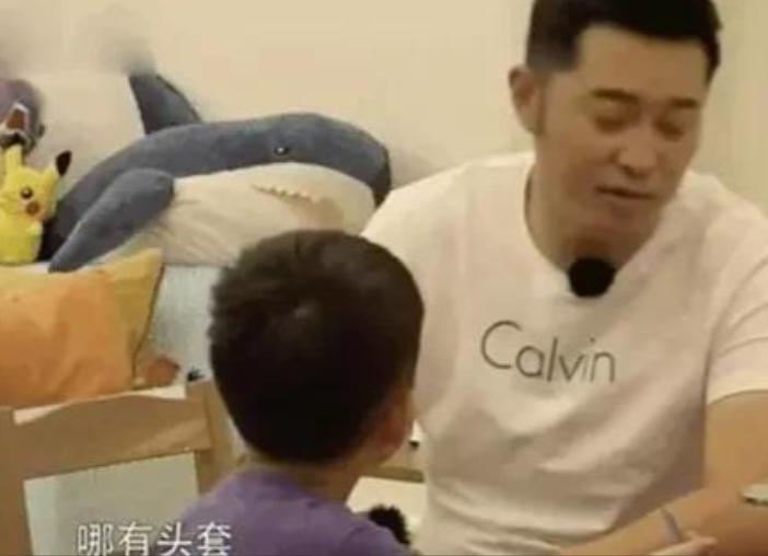 发际线秃的男星,盘点十大秃头男星佩戴假发