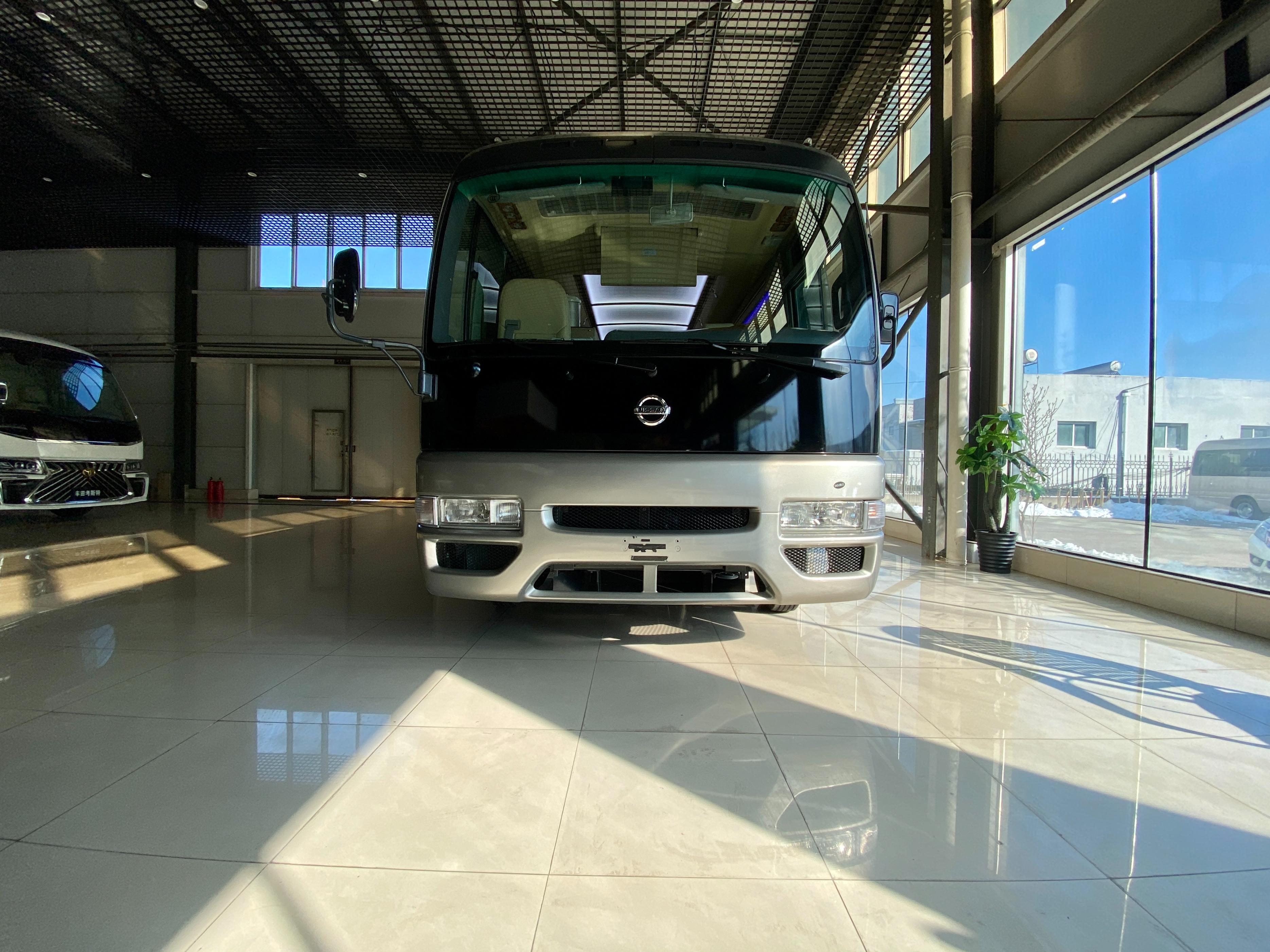 尼桑碧莲最新款,2024款尼桑碧莲12座