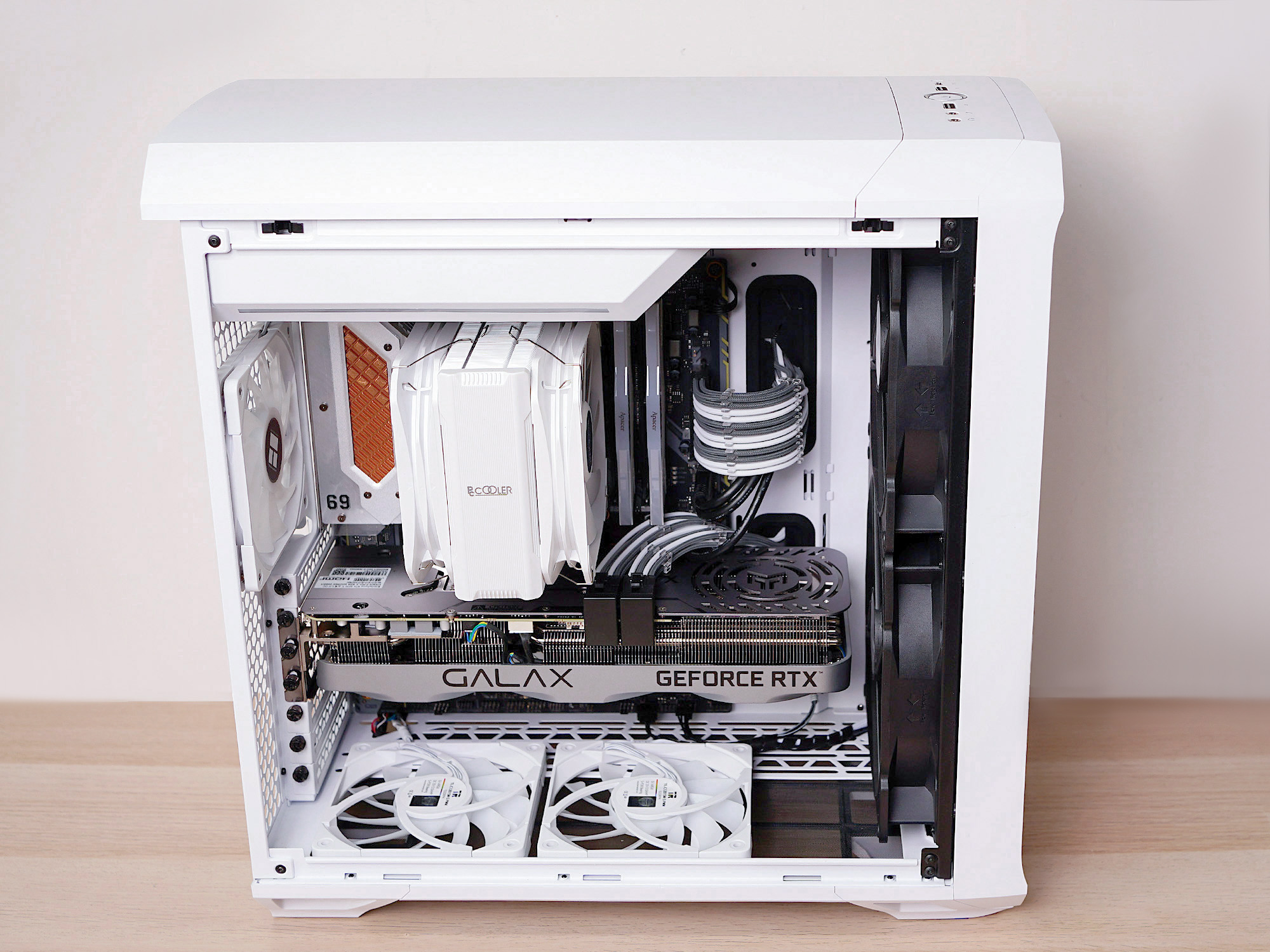 白银经典配色，最强风冷组合，能玩老头环，也是生产力的PC主机