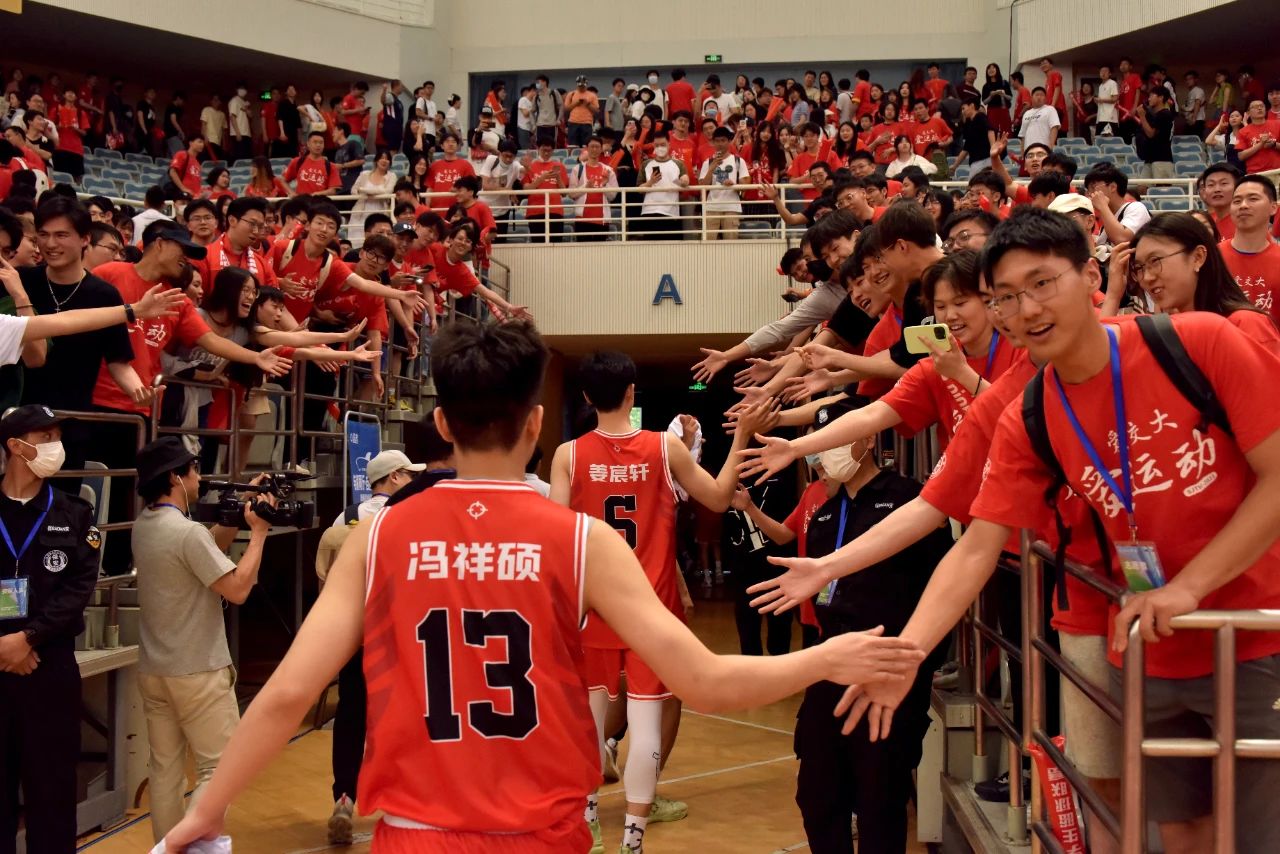 姚明比赛高燃混剪,姚明比赛观众欢呼