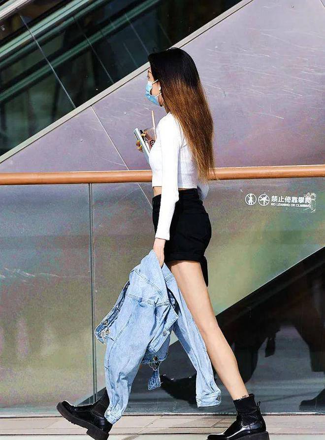 用肉色*袜丝***袜丝**就不一样了，美女是怎样用肉丝为自己加分的