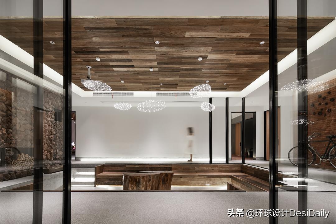 鍙ゆ湪瀛愭湀,鍙ゆ湪瀛愭湀浣滃搧