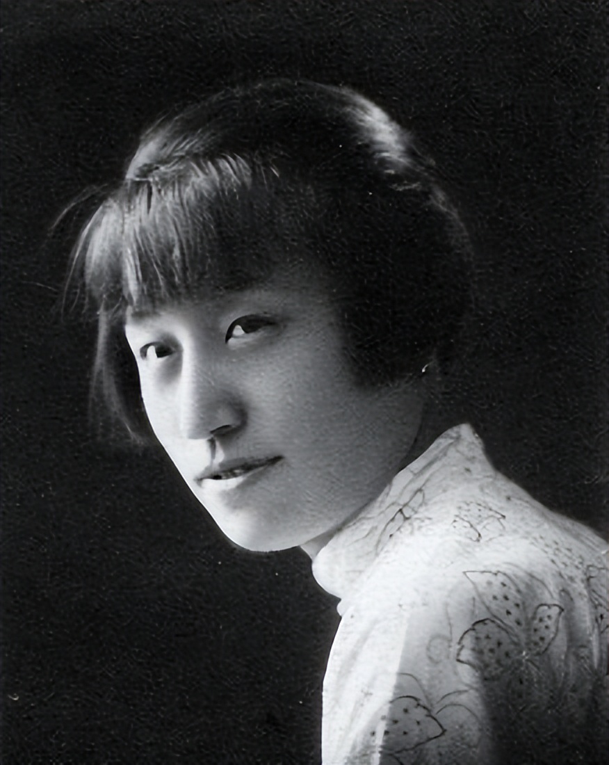 蒋介石到底有多风流？贴身秘书晚年披露真相，宋美龄做法令人叫绝