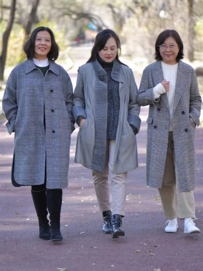 女人上了年纪有什么气质,40后女性穿什么颜色大衣好看