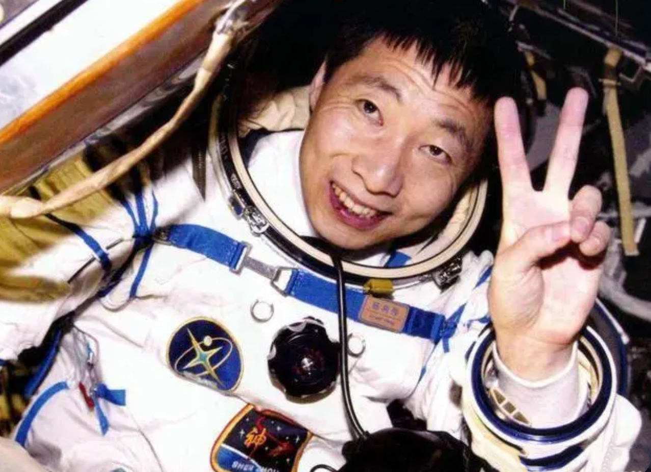 神舟十五号发射，时隔19年，57岁的杨利伟，为什么没能重返太空？