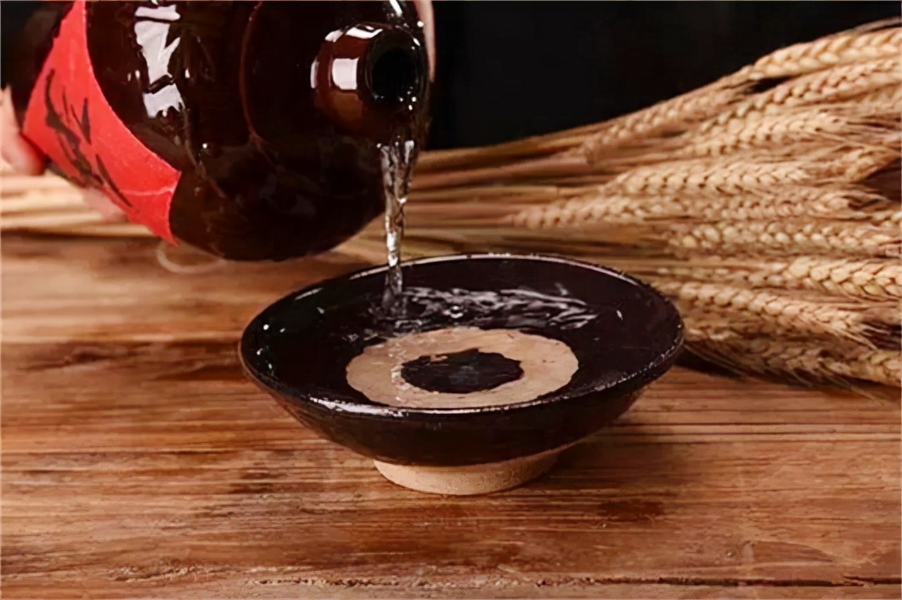 02年重庆夫妇遭投毒亡，村民白酒泡尸等待破案，家属追凶20年未果