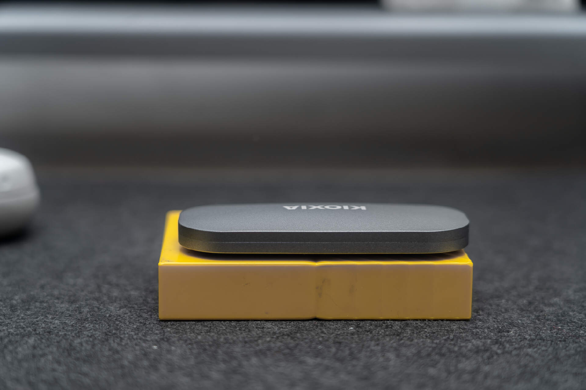 机械硬盘的读写速度比固态少多少,sata铠侠固态硬盘跑分