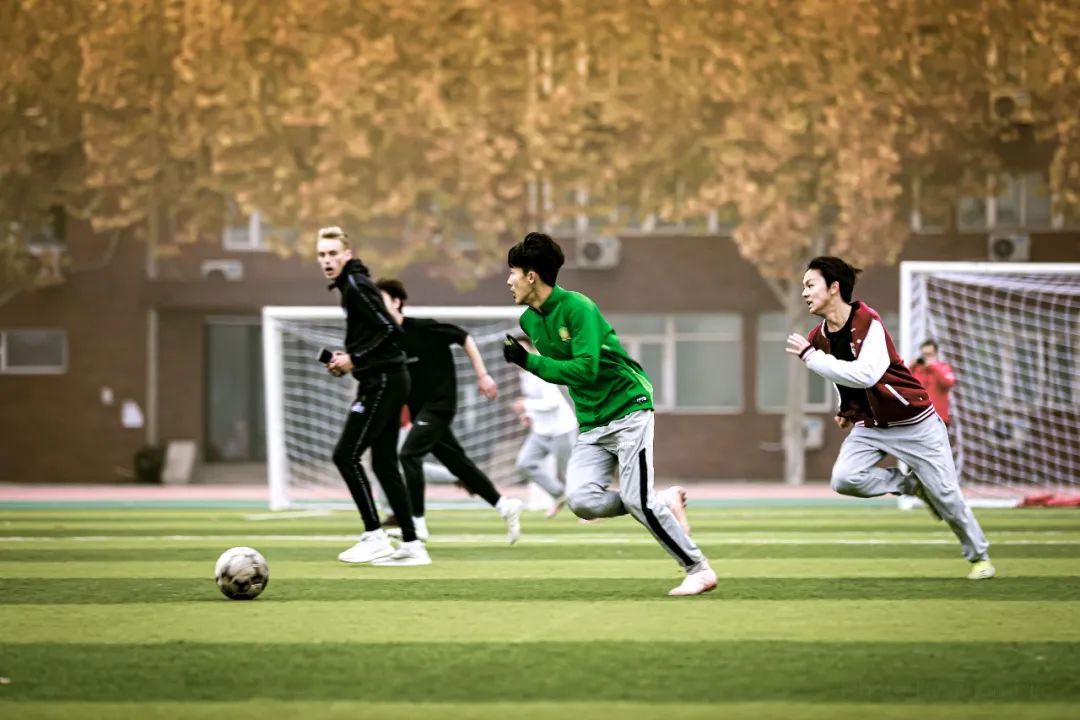 疫情下的这群国际学校学生：没有emo拒绝躺平