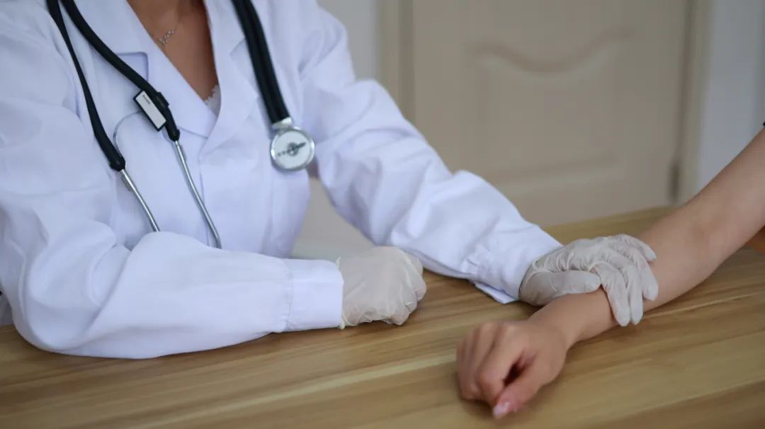 产后恶露不尽是什么原因导致的？了解3个健康常识，呵护产后健康