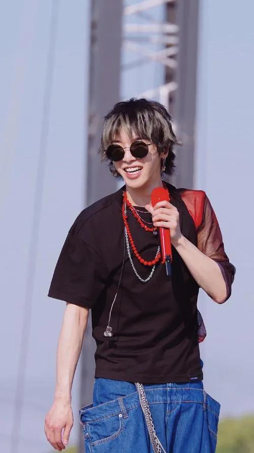 各前辈评价华晨宇,如何评价华晨宇的歌曲