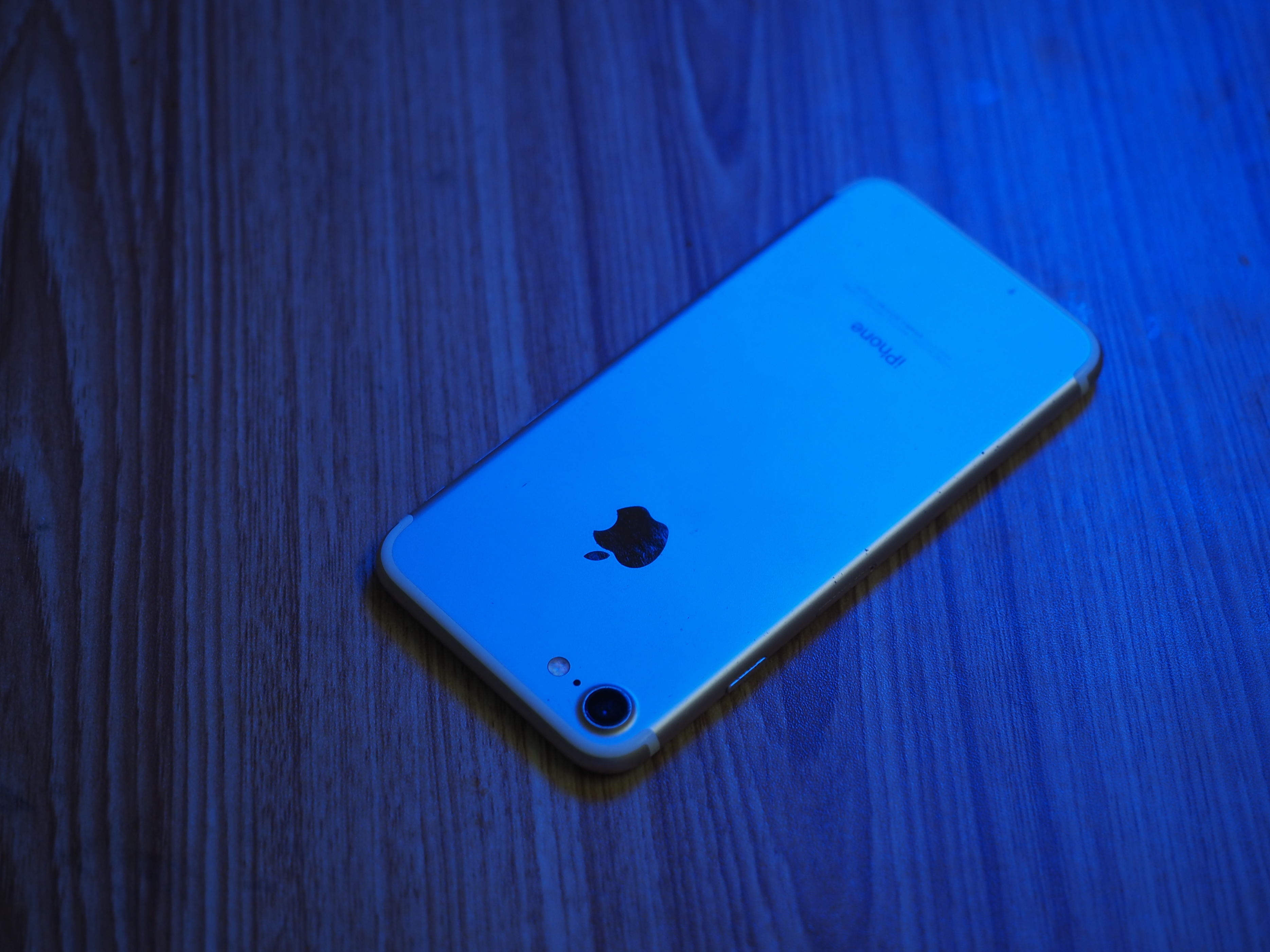 苹果全系列手机通病,苹果全金属无边框