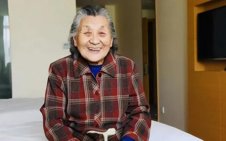 90岁老人在酒店养老,西安最好的养老院多少钱一个月