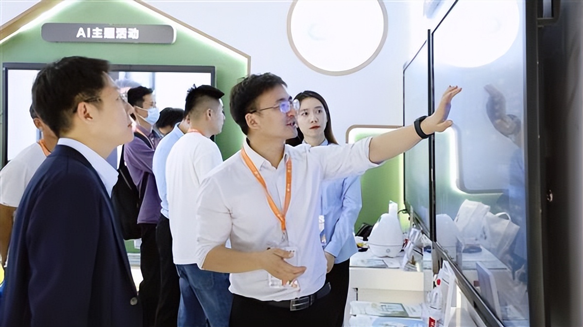 阿尔法蛋AI学前教育解决方案亮相中国教装展