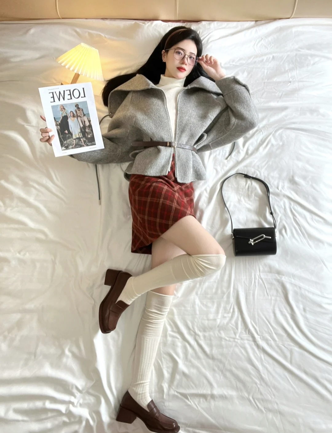 冬季流行鱼尾裙短款羽绒服穿搭,深色羽绒服搭配什么色的半身裙