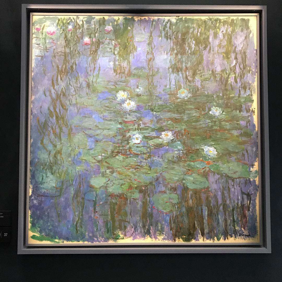 卢浮宫在历史上经历了怎样的改造？它在法国有怎样的地位？