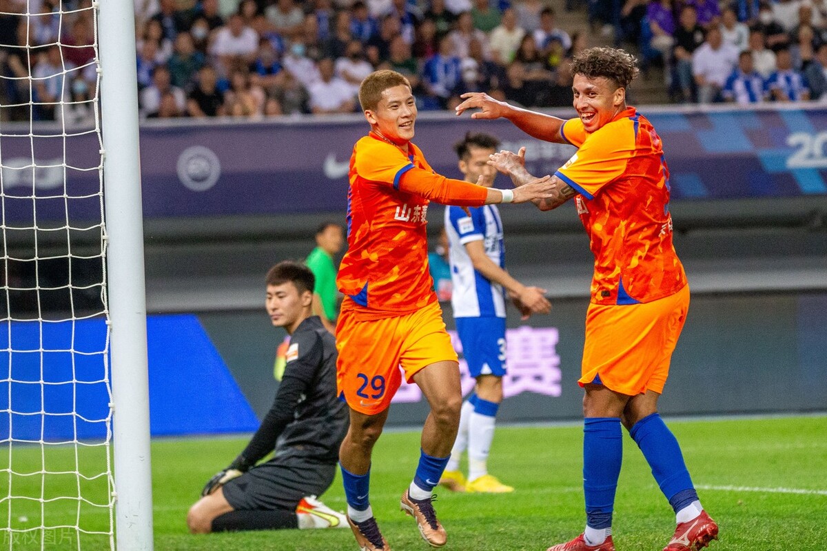 中超津门虎3-2逆转青岛保持不败,中超天津津门虎3-3山东泰山集锦