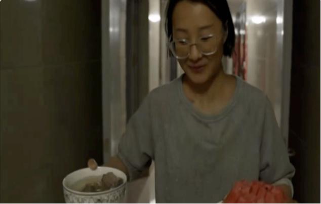 90后女孩断舍离家仅剩6件家具,80平方断舍离六件家具