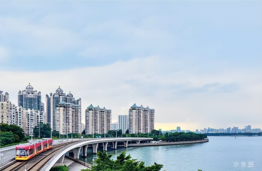 车型全!品牌多!直击底价!这个周末来海田创意广场逛汽车房产展品美食!