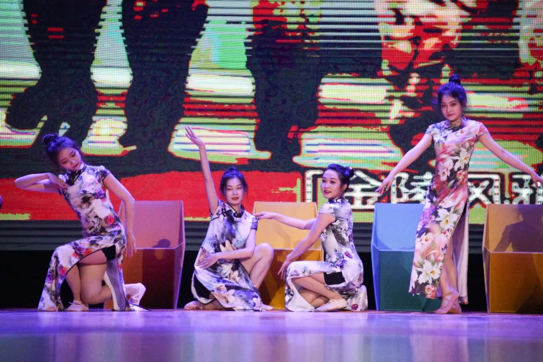 浠婂鑸炲姩,浠婂鑸炶捣鏉ュ箍鍦鸿垶