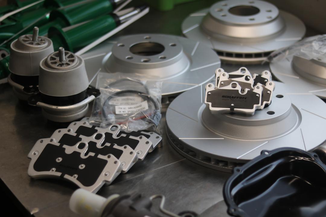 奥迪q7报废厂,老款奥迪q7出车祸