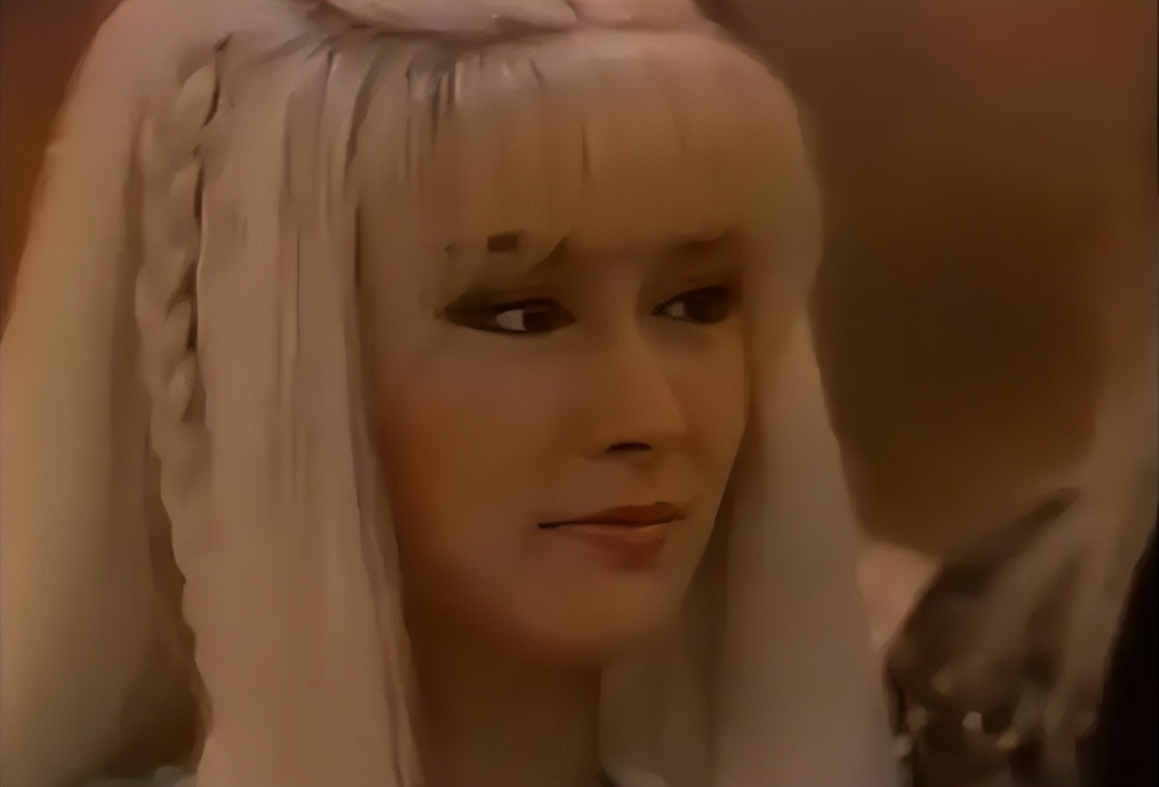 练霓裳一夜白发几个版本,练霓裳扮演玉罗刹