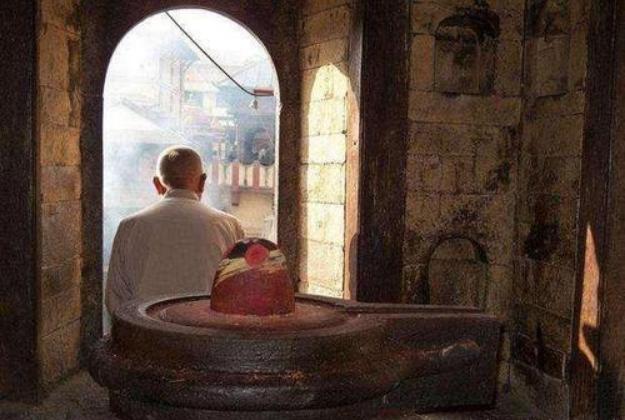 入土不拜客的讲究,入土不拜客热孝不登门的意思