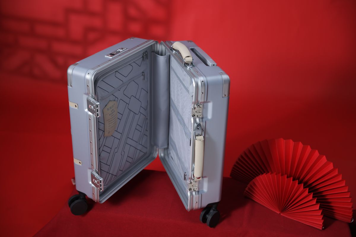 云图电动登机箱,日产云图登机箱