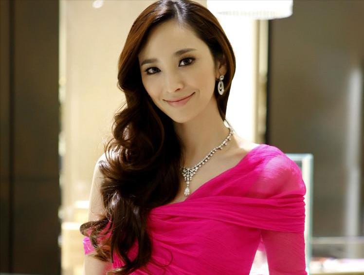 6年生4胎，被称为“富豪生育工具”，吴佩慈为何活成了笑话？