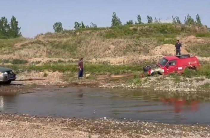 拖车钩断裂伤人,越野车救援绳伤人