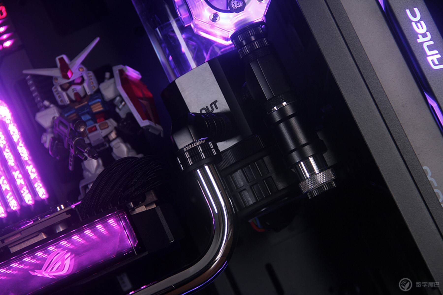 推荐几款高逼格电脑桌面,实用科技感很强的电脑桌面