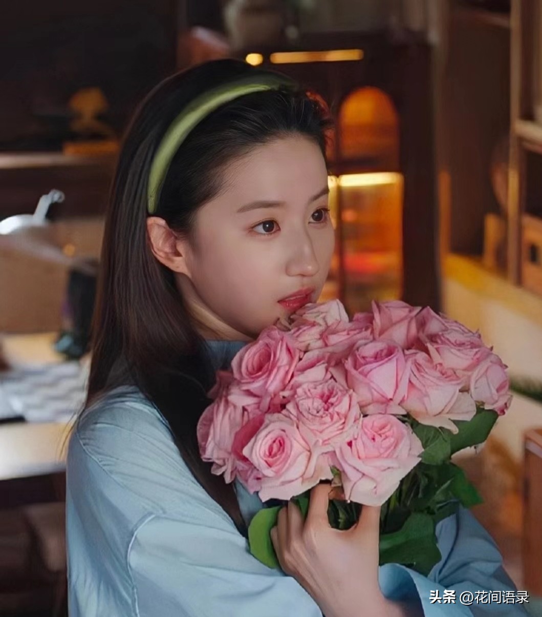 刘亦菲抱的鲜花是什么花呀,刘亦菲抱鲜花的照片为啥那么火