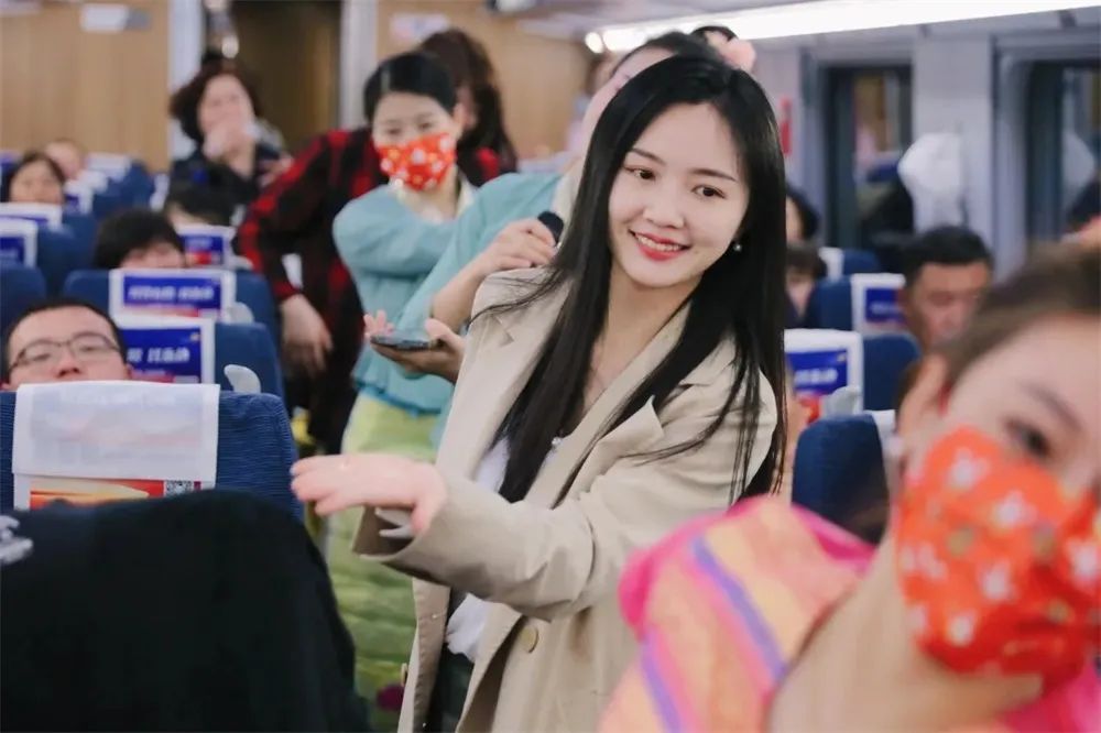 坐上动车去赴约，一起“水水水”吧！