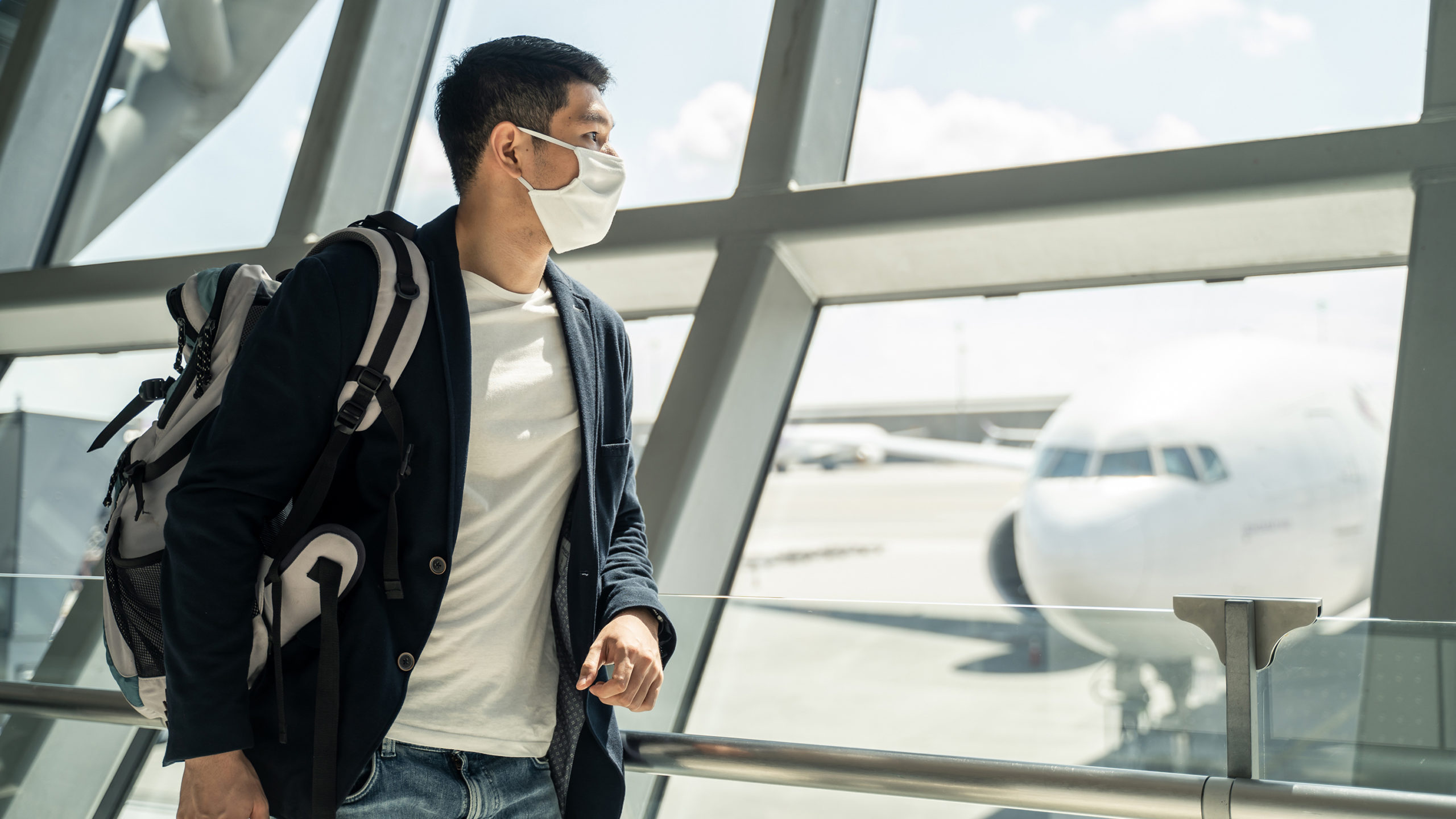 外流的人才，骂是骂不回来的，想引凤凰归巢，我们得先把梧桐种好